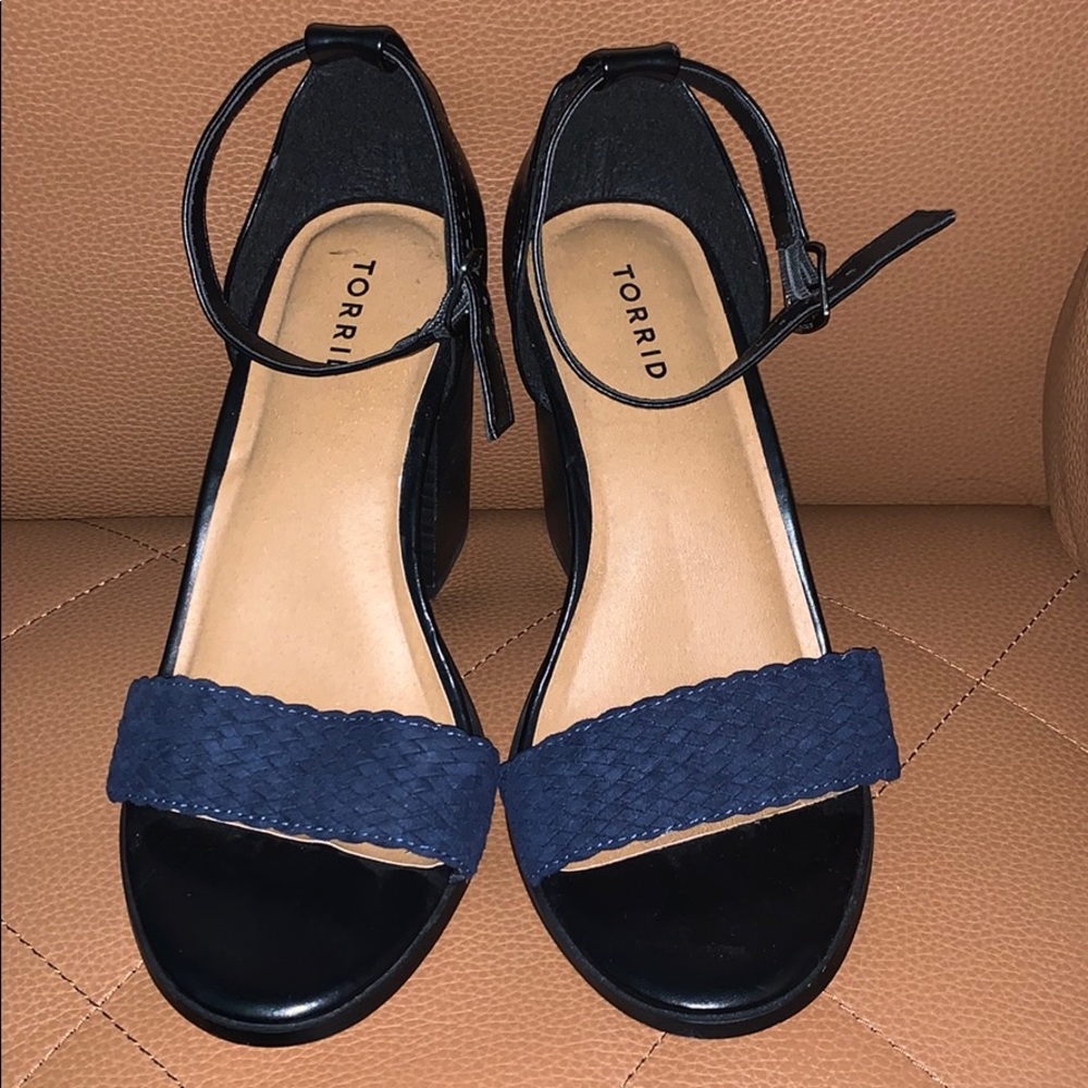 TORRID CHUNKY HEEL WIDE FIT